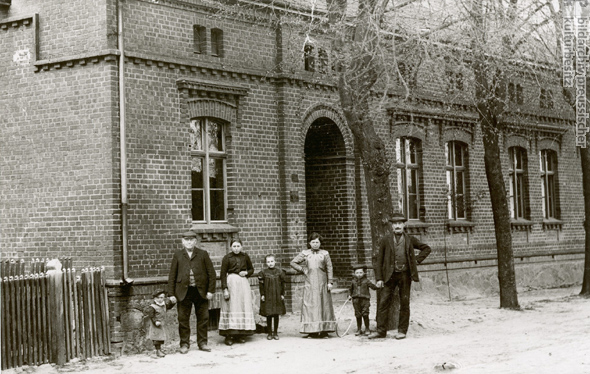 Three Generations of Workers (1910)